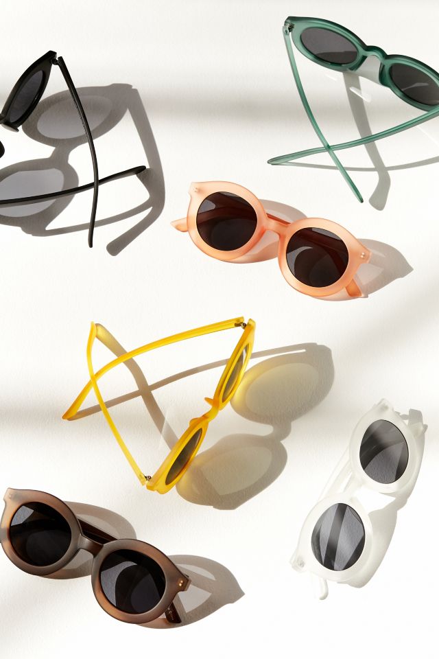 Fairfax Round Frosted Sunglasses | Urban Outfitters