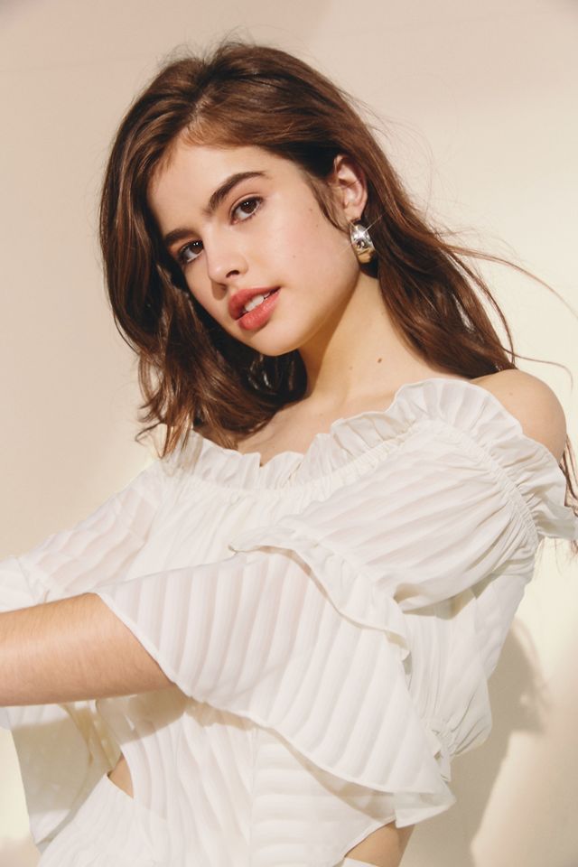 UO Off-The-Shoulder Ruffle Cropped Top #4