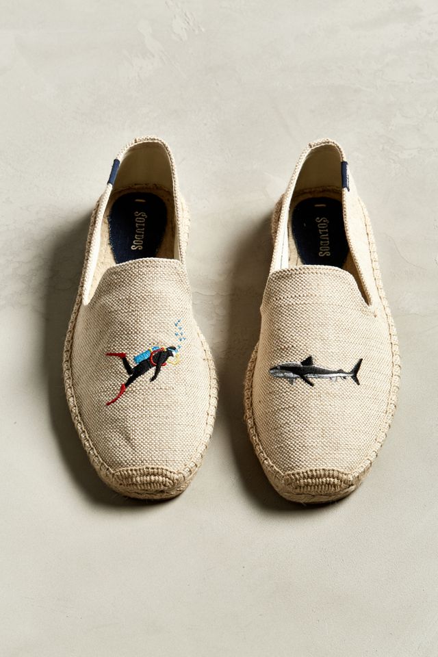 Soludos Scuba Shark Smoking Slipper | Urban Outfitters