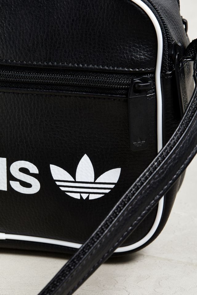 Adidas vintage airliner hot sale bag black