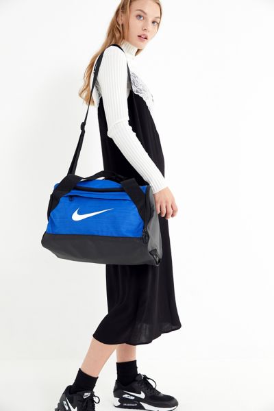 Urban outfitters nike clearance bag