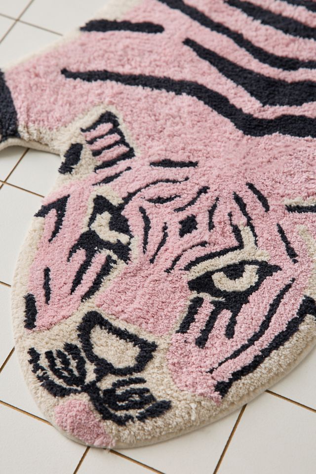 Tiger Shape Tufted Bath Mat | Urban Outfitters