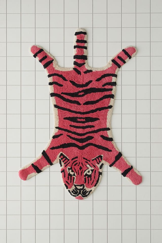 Tiger Shape Tufted Bath Mat | Urban Outfitters