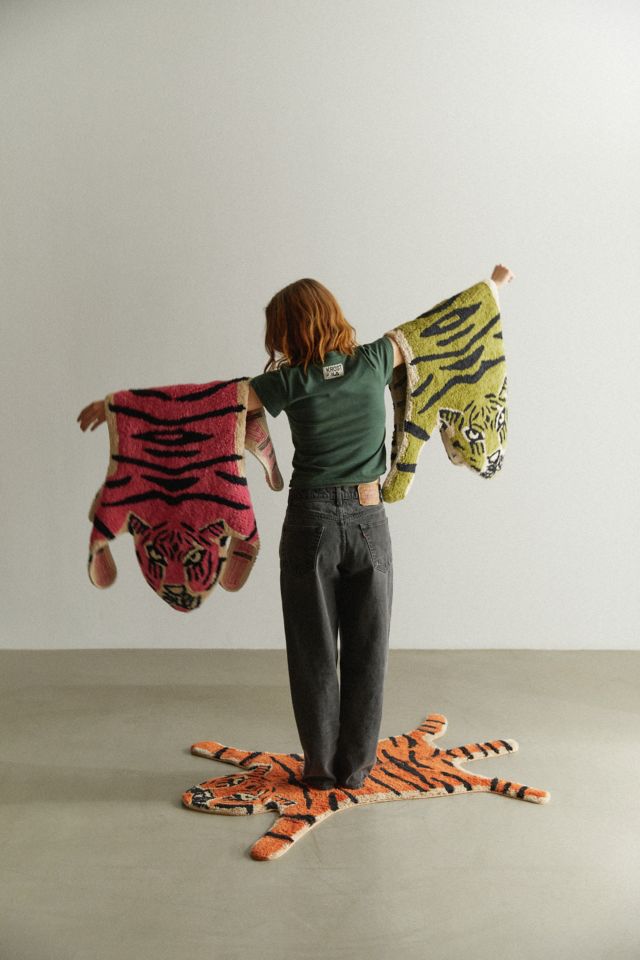 Tiger Shape Tufted Bath Mat | Urban Outfitters