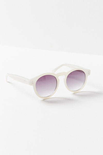Komono Clement Round Sunglasses | Urban Outfitters display picture 2