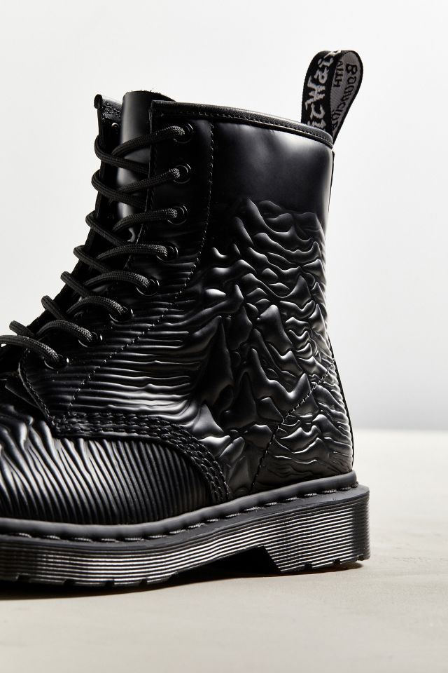 Unknown pleasures dr clearance martens