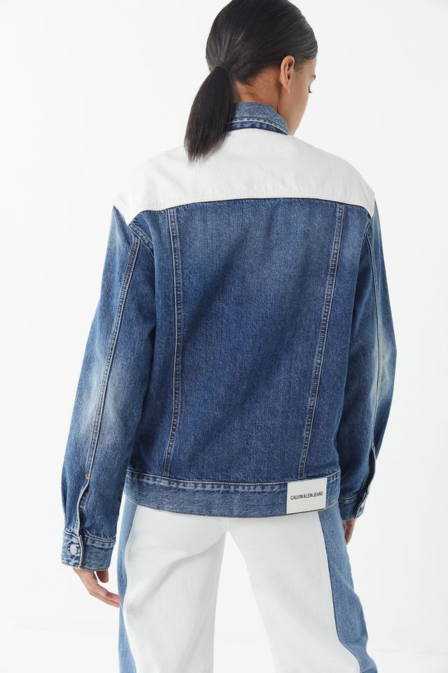 Calvin Klein Jeans Classic Denim Colorblock Trucker Jacket | Urban  Outfitters