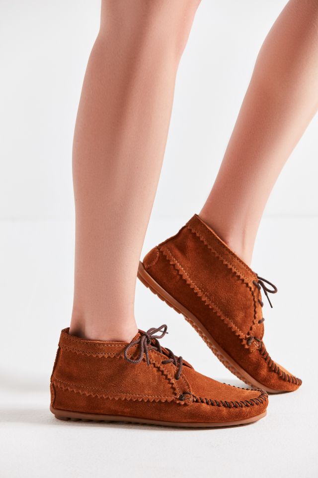 Minnetonka suede ankle discount boot