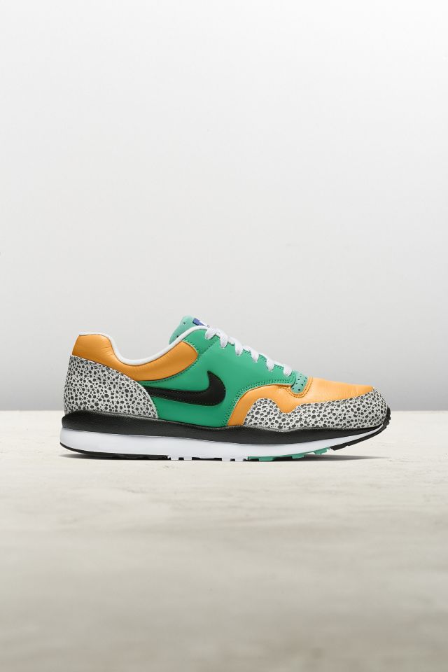 Nike air safari se on feet best sale