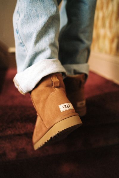 UGG Men's Classic Mini Boot