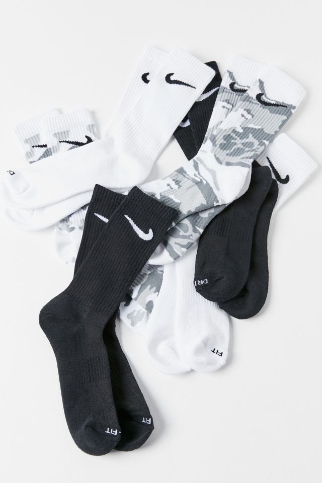 Nike socks shop urban outfitters