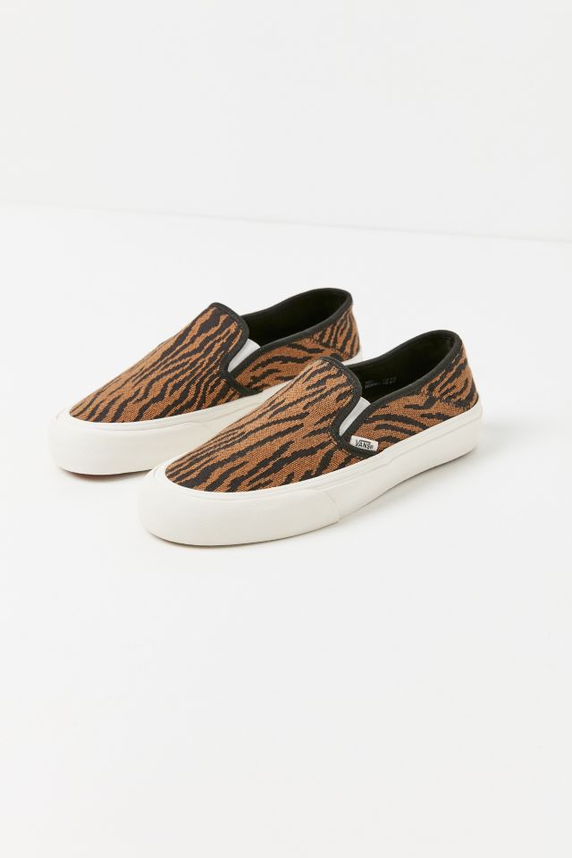 Vans woven outlet tiger slip on