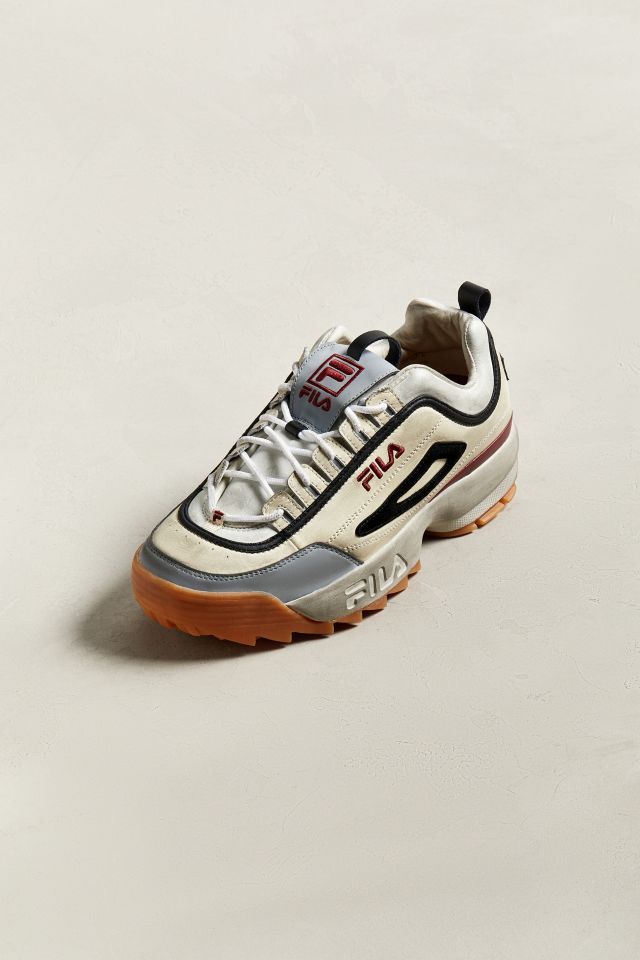 Dwars zitten gemiddelde Dor FILA UO Exclusive Distressed Disruptor 2 Sneaker | Urban Outfitters