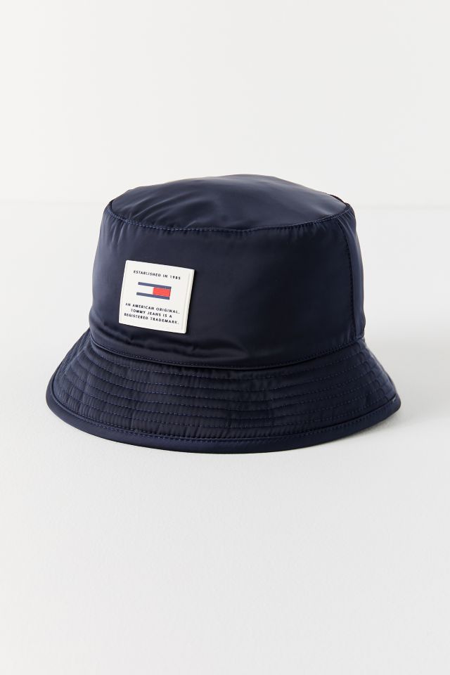 Tommy hilfiger bucket hat best sale urban outfitters