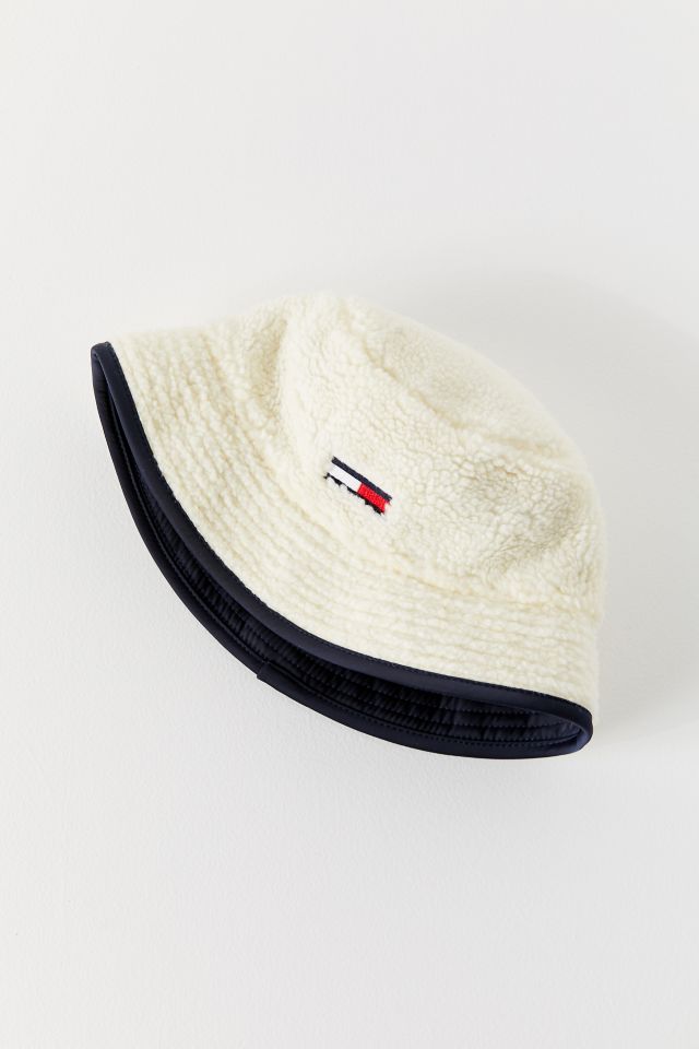 Tommy hilfiger bucket hat best sale urban outfitters