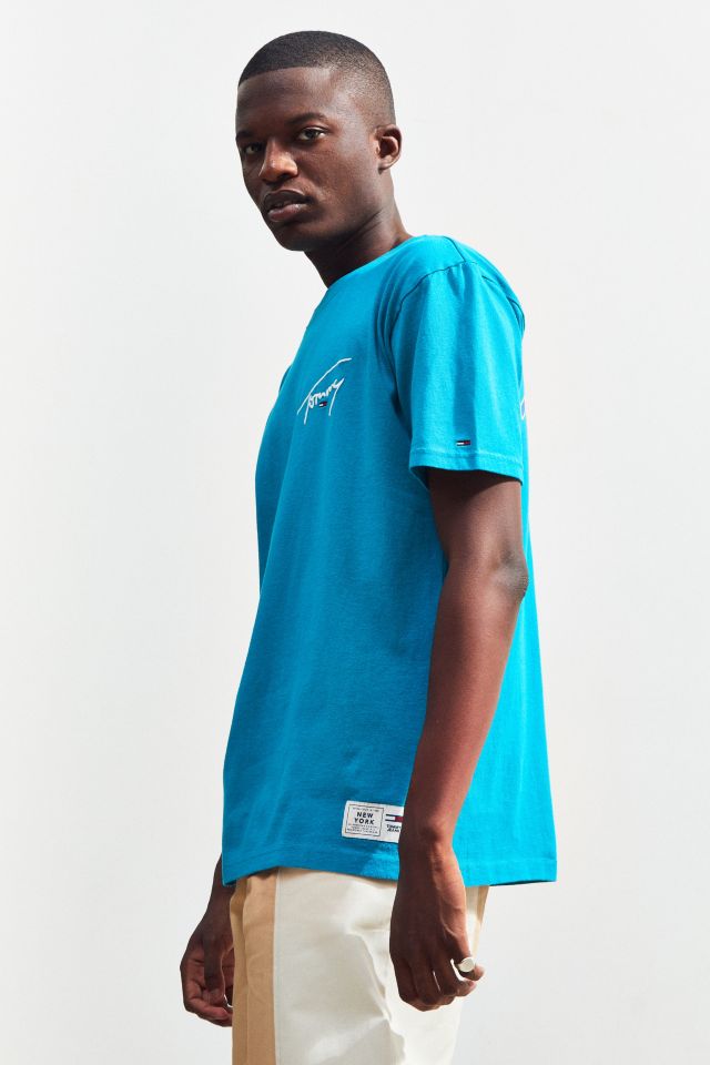 Tommy Jeans Signature Tee | Urban Outfitters