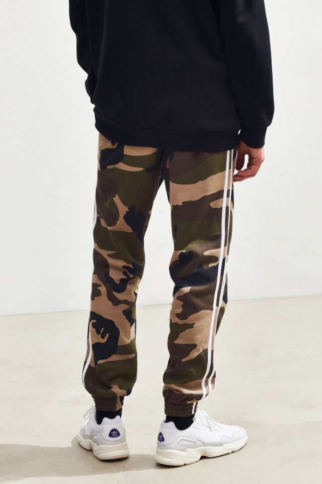 Adidas camo fleece pants hotsell