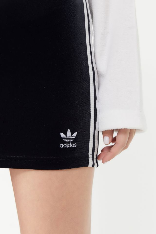 Adidas three stripes 2024 velour mini skirt