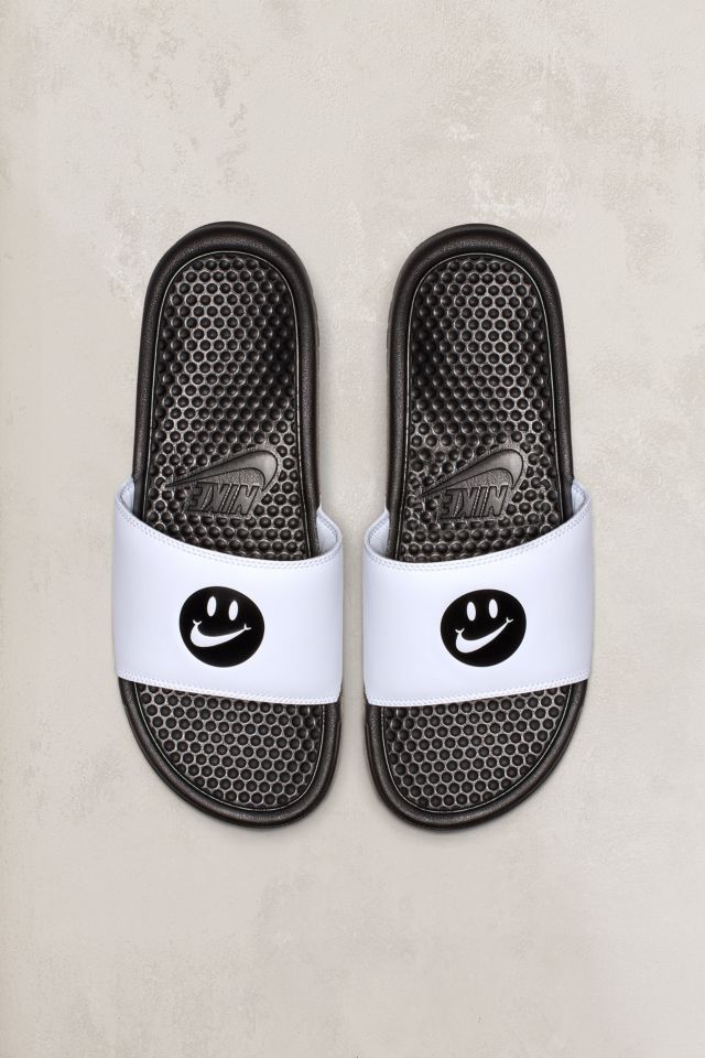 Smiley face nike on sale slides