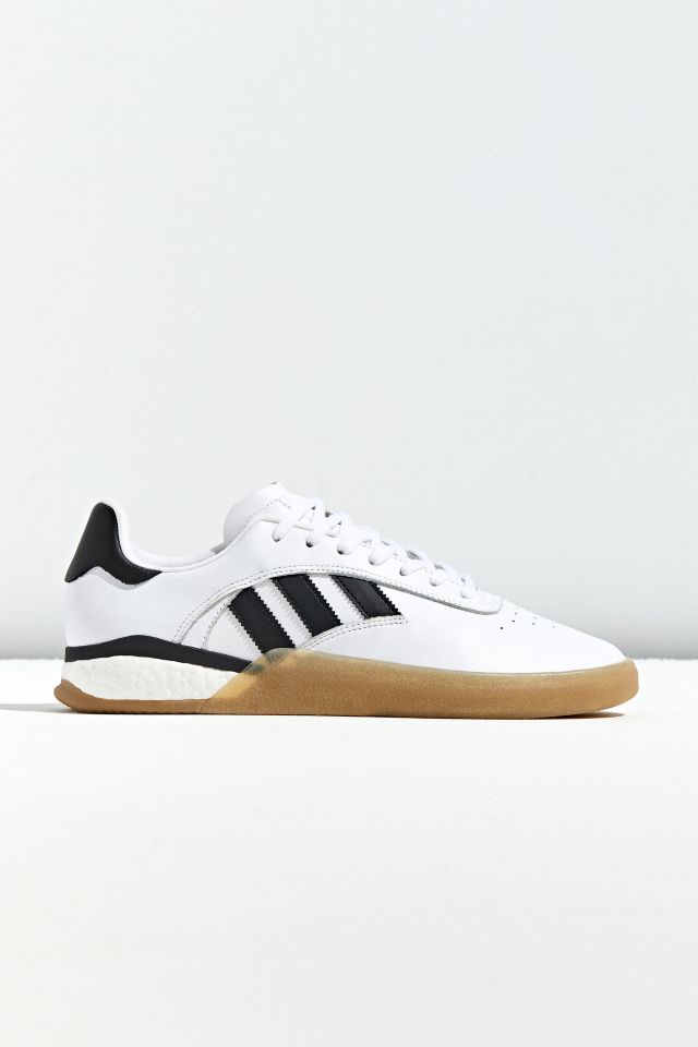 Jugando ajedrez Hay una tendencia Franco adidas 3ST.004 Sneaker | Urban Outfitters