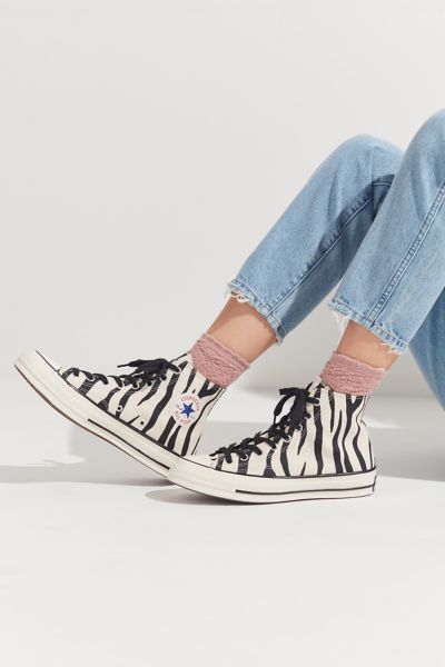 Rond en rond huis Nadruk Converse Chuck 70 Zebra High Top Sneaker | Urban Outfitters