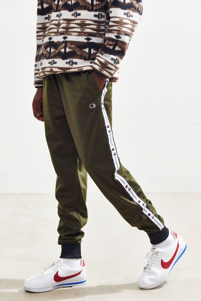 Het is de bedoeling dat Penetratie Gemaakt van Champion Logo Tape Track Pant | Urban Outfitters