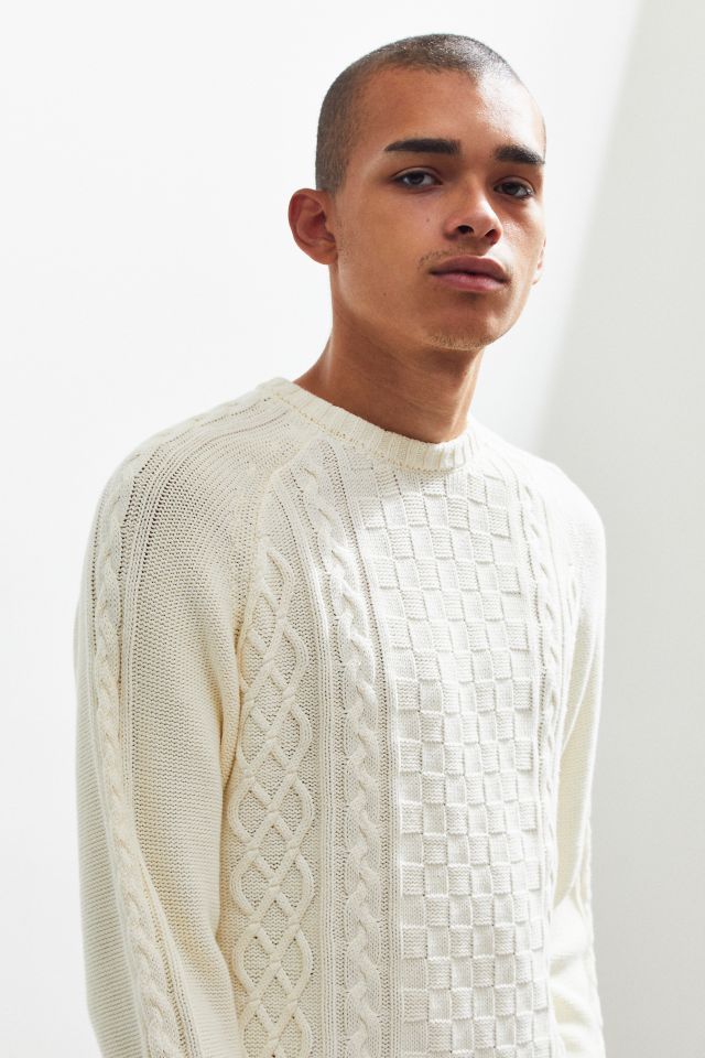 Chandail en tricot câblé à col rond UO #1