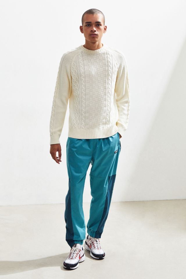 Chandail en tricot câblé à col rond UO #5