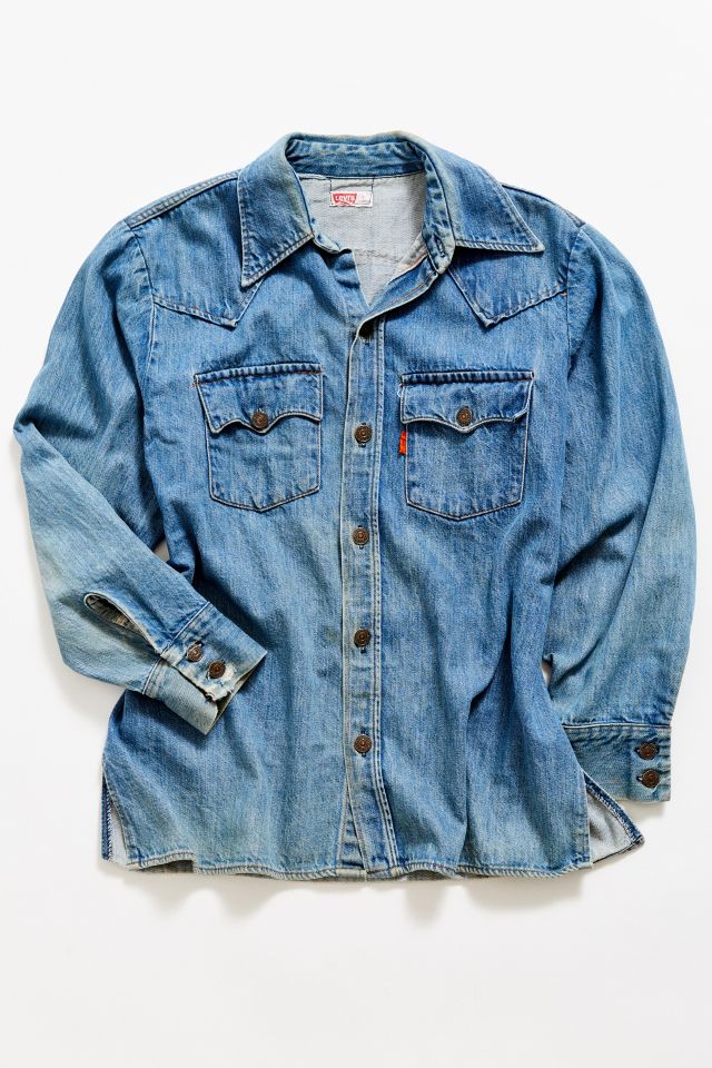 Undertrykke indre detaljeret Vintage Levi's Medium Wash Denim Western Shirt | Urban Outfitters