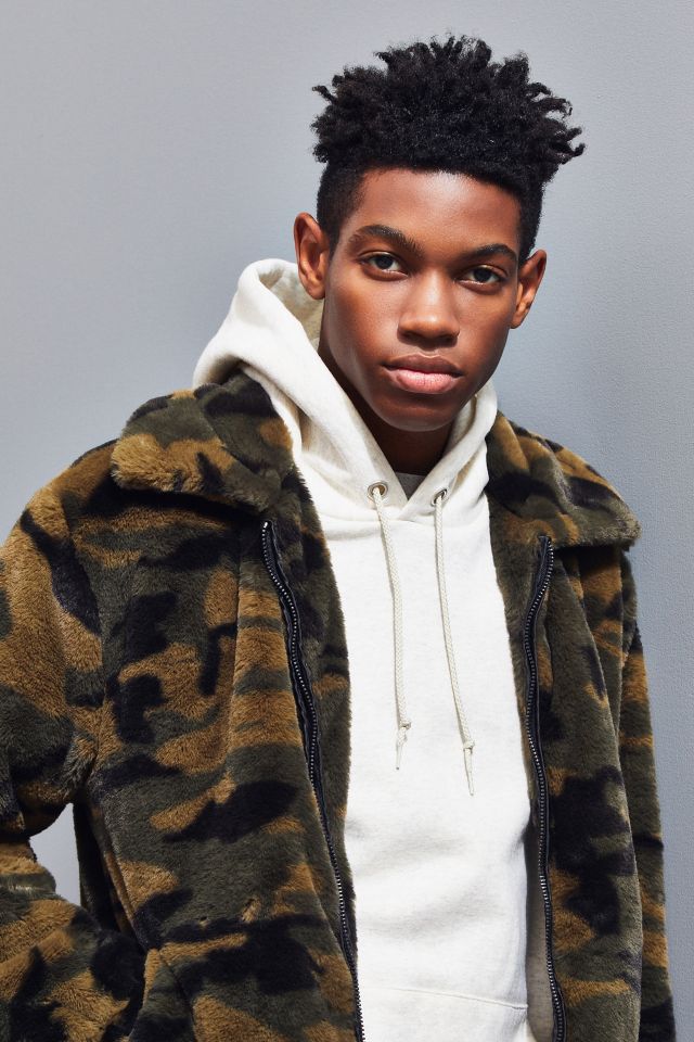 Faux fur hoodie 2024 mens urban outfitters