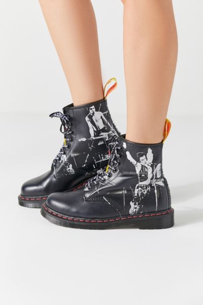 Dr. Martens X Sex Pistols 1460 8-Eye Boot | Urban Outfitters