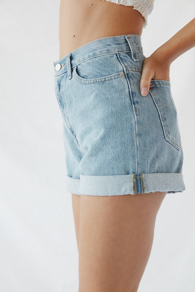 BDG Denim High-Waisted Mom Short – Light Wash