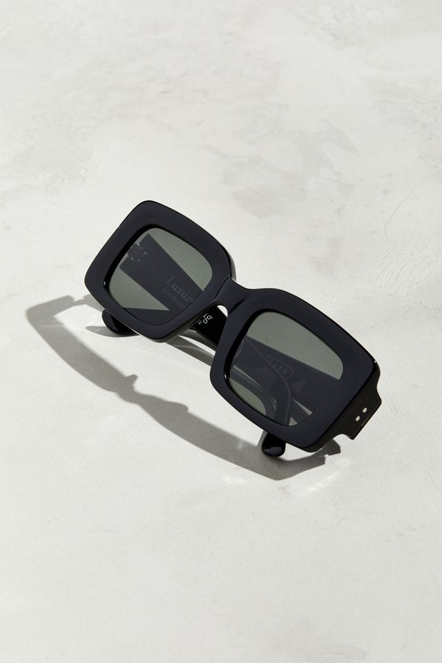 RAEN X Luxury Wig Flatscreen Sunglasses | Urban Outfitters display picture 1