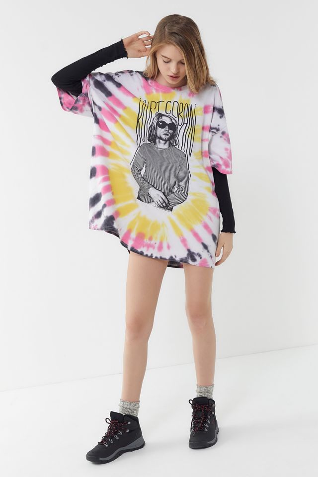 kurt cobain dress About Kurt Cobain's love for dresses + voting for the most feminine look   Kurt's influence is truly enormous, not only because of the music that  changed the world, but also because