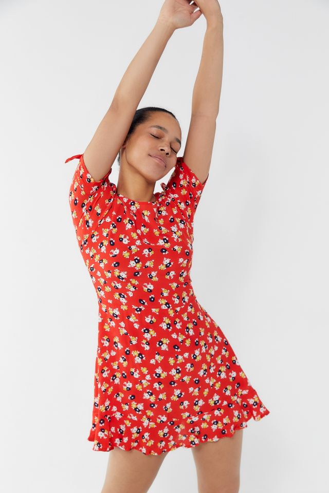 Faithfull the Brand 花柄ワンピース Daphne Dress FAITHFULL THE BRAND Daphne Dress in Marguerite Floral | REVOLVE
