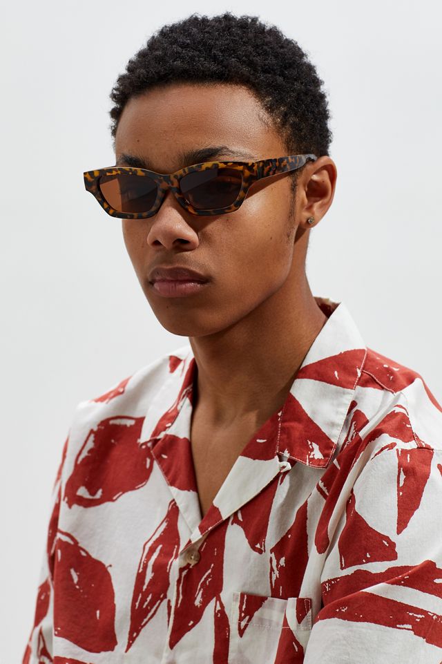 Plastic Smooth Brow Cat-Eye Sunglasses | Urban Outfitters display picture 2