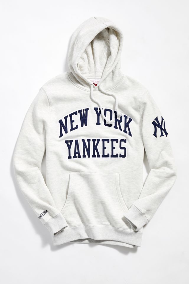 Mitchell & Ness New York Yankees Hoodie Sweatshirt | Urban Outfitters