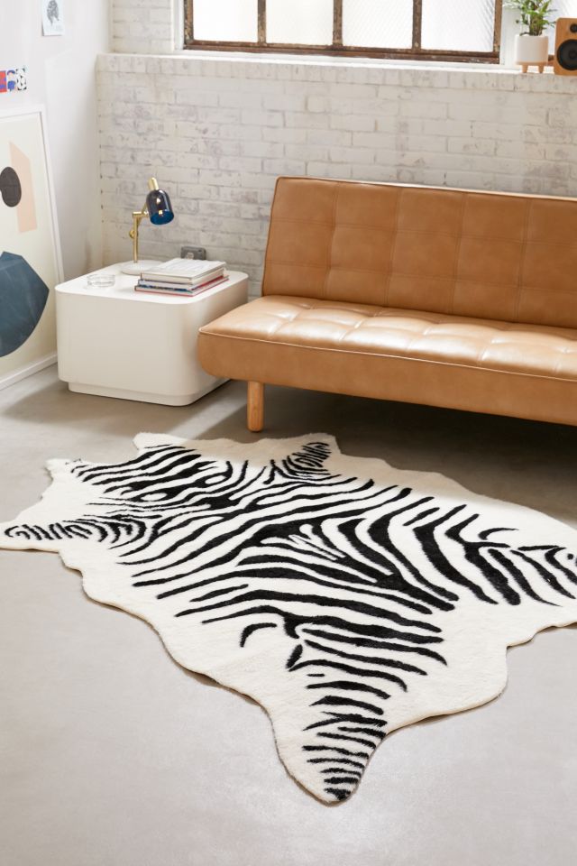 Ivory Tufted Rectangular 5' x 7' Synthetic Cowhide Rug