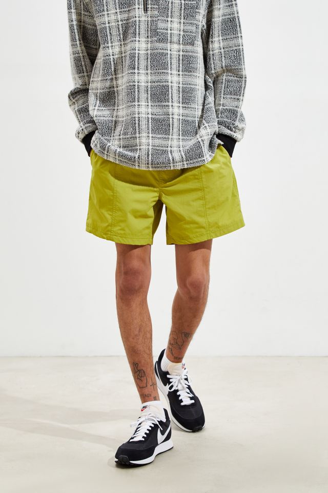 Short de volleyball en nylon vert éclatant UO  #1