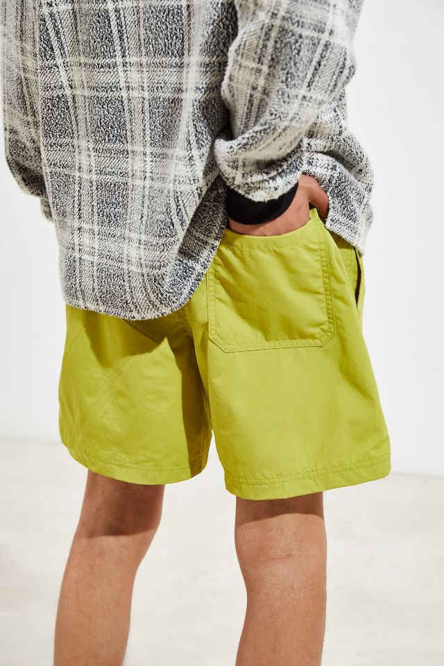 Short de volleyball en nylon vert éclatant UO  #4
