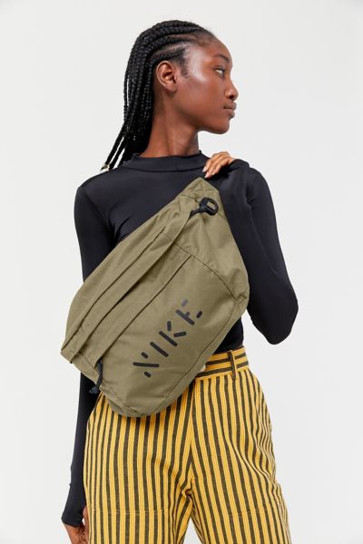 urban outfitters nike bag