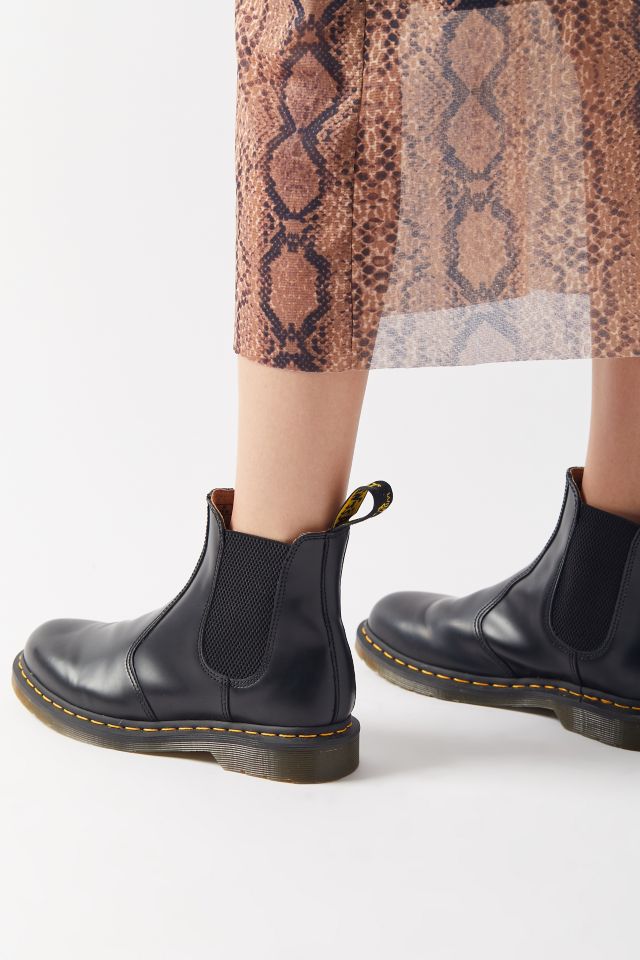 Dr. Martens 2976 Smooth Leather Chelsea Boot | Urban Outfitters