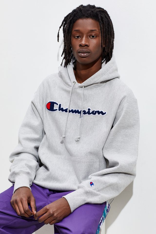 gips til stede Ideelt Champion Chenille Embroidered Logo Hoodie Sweatshirt | Urban Outfitters