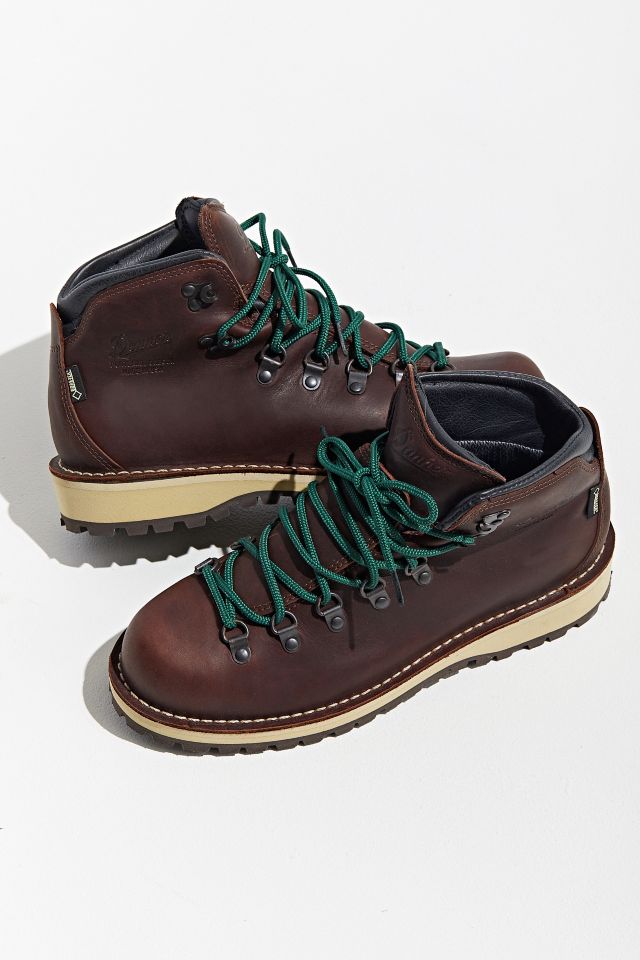 danner mountain pass hiking boots
