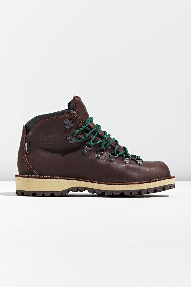 danner mountain pass hiking boots
