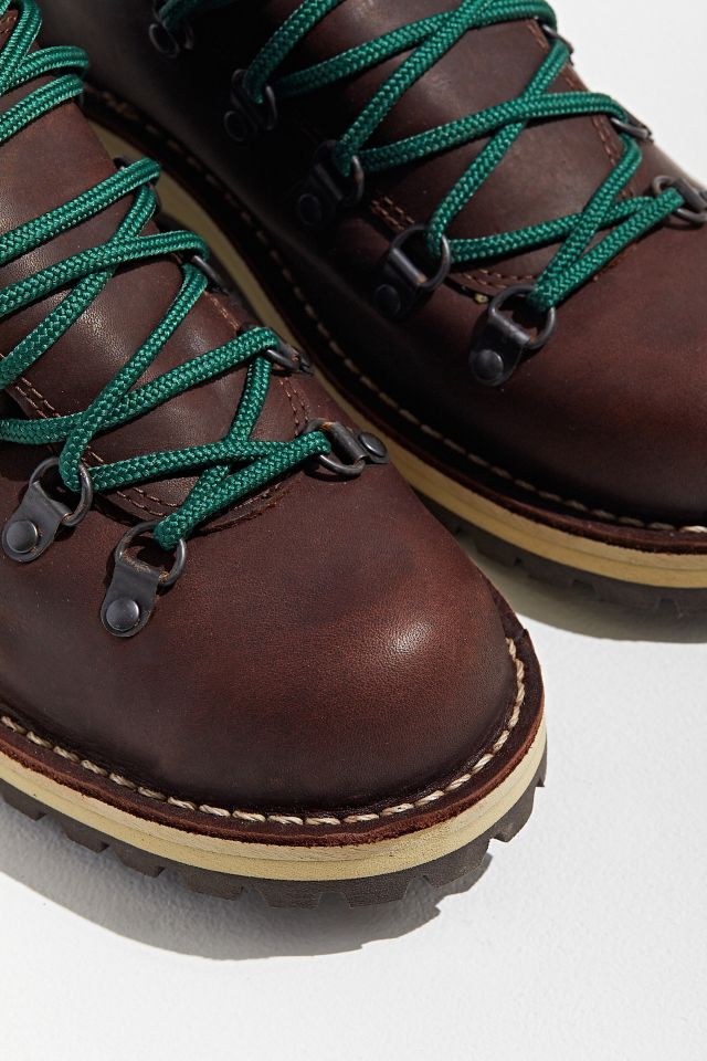 danner mountain pass hiking boots