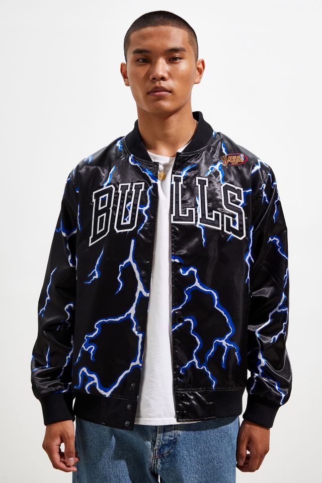 Mitchell & Ness Chicago Bulls Lightweight Satin Bomber Jacket  Urban  Outfitters Japan - Clothing, Music, Home & Accessories