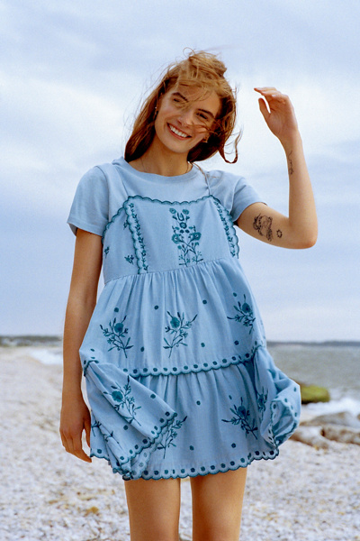 uo hanna embroidered maxi dress UO HANNA MAXI EMBROIDERED DRESS