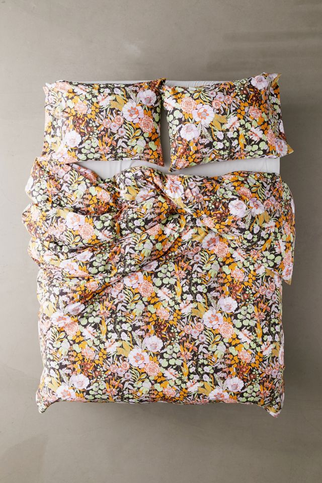 Does anyyyyybody know where I can buy this comforter or something very  similar? This is the Myla Floral comforter in Charcoal from Urban  Outfitters, but it's out of stock in the full/queen