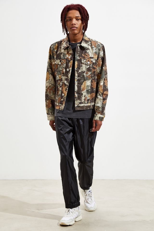 BDG Camo Print Denim Trucker Jacket | Urban Outfitters